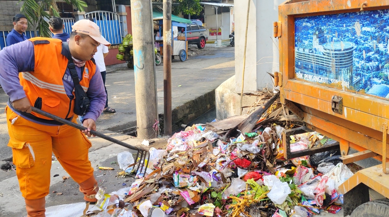 Kerja Bakti di RT 05 RW 06 Papanggo Perkuat Gotong Royong dan Kepedulian Lingkungan 6