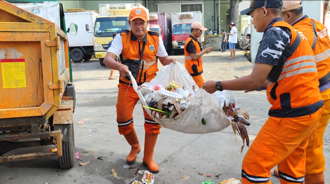 Kerja Bakti di RT 05 RW 06 Papanggo Perkuat Gotong Royong dan Kepedulian Lingkungan 7