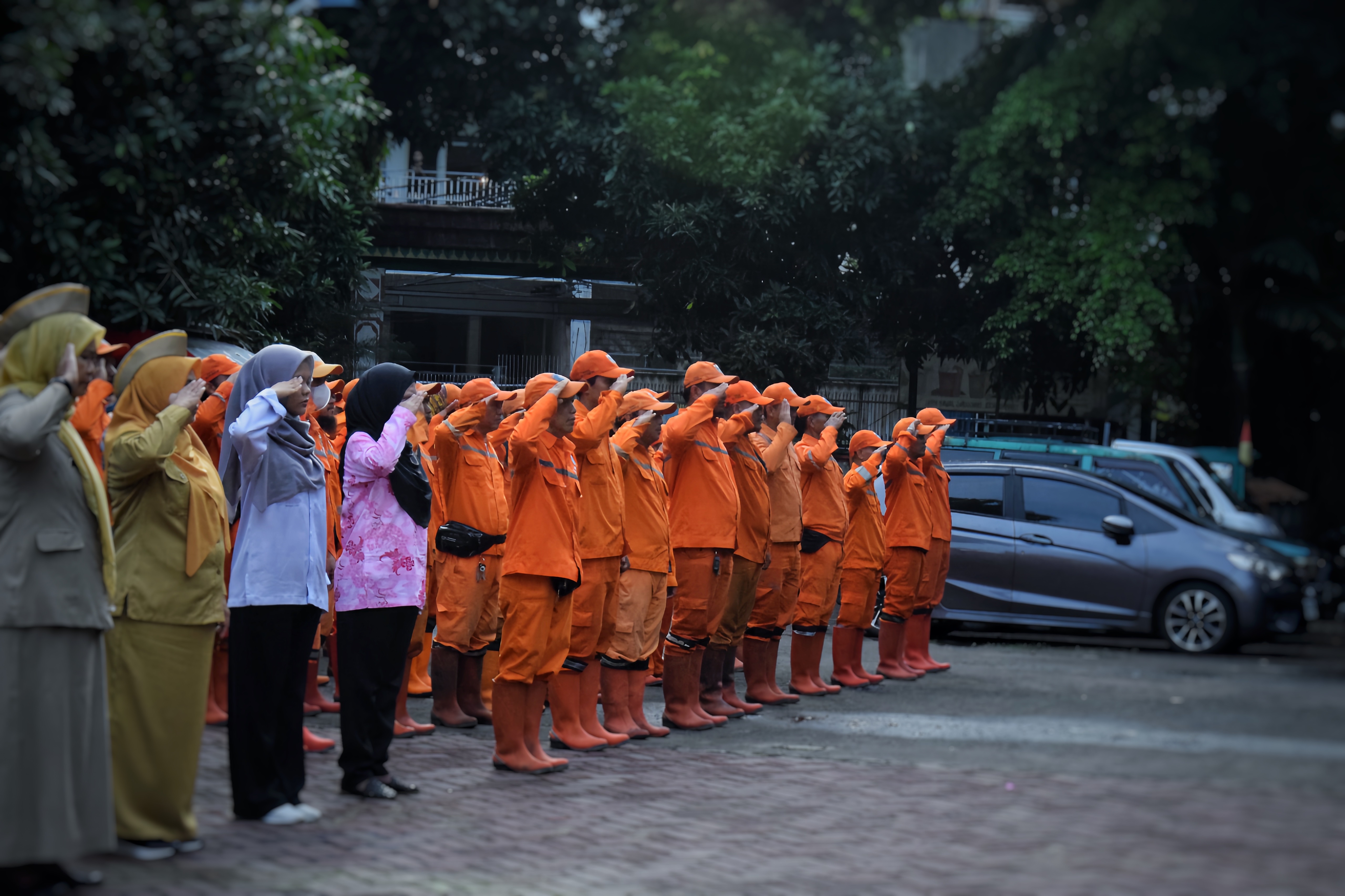 Tingkatkan Kedisiplinan Pelayanan, ASN dan PJLP Kelurahan Pejagalan Gelar Apel Bersama 3