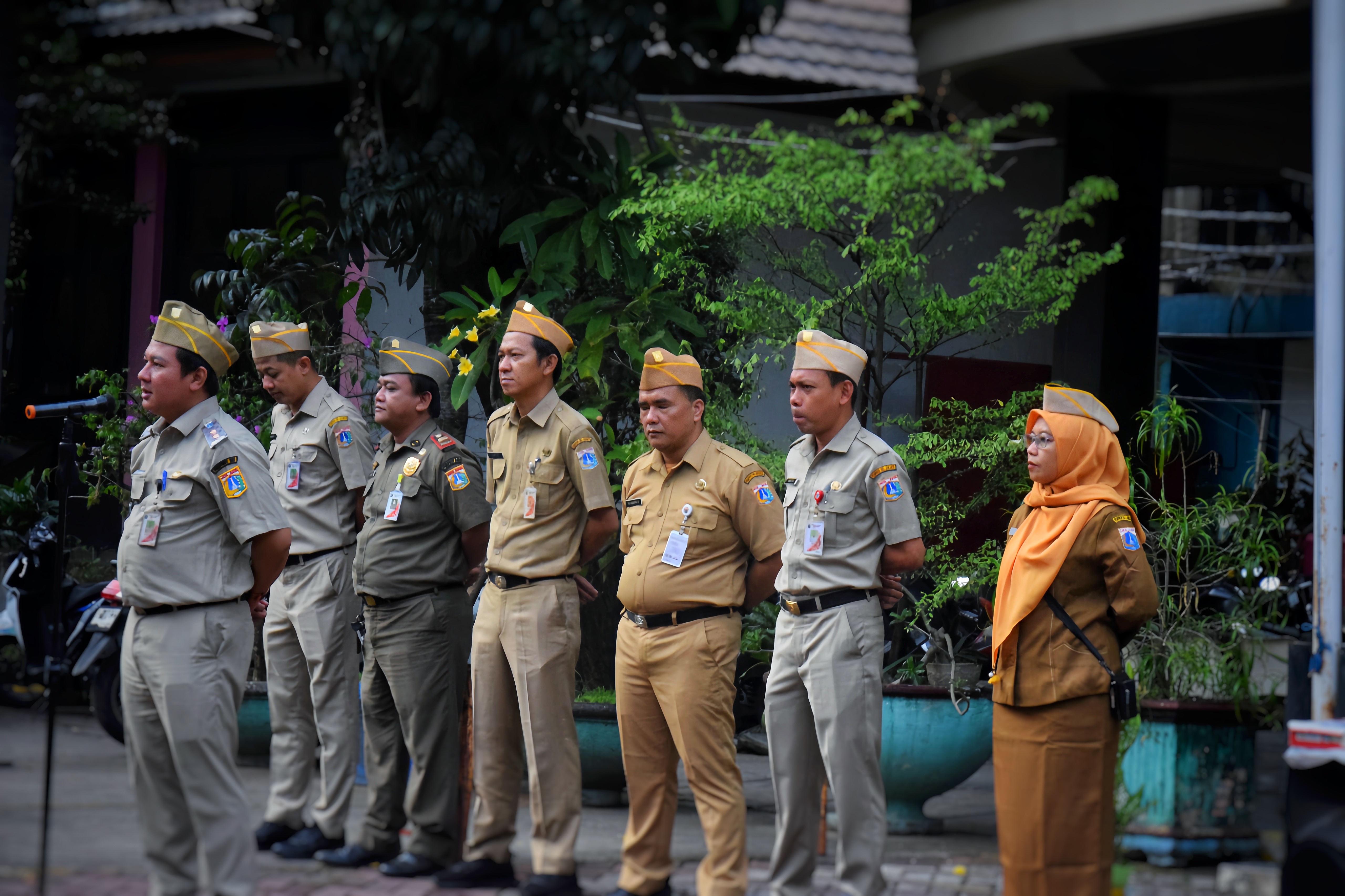 Tingkatkan Kedisiplinan Pelayanan, ASN dan PJLP Kelurahan Pejagalan Gelar Apel Bersama 1
