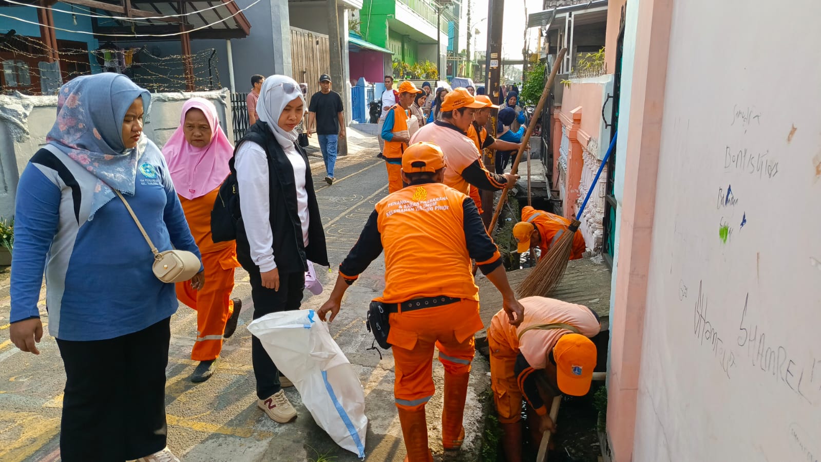 Kerja Bakti Bersama di Wilayah RW.01 Kelurahan Tanjung Priok 3