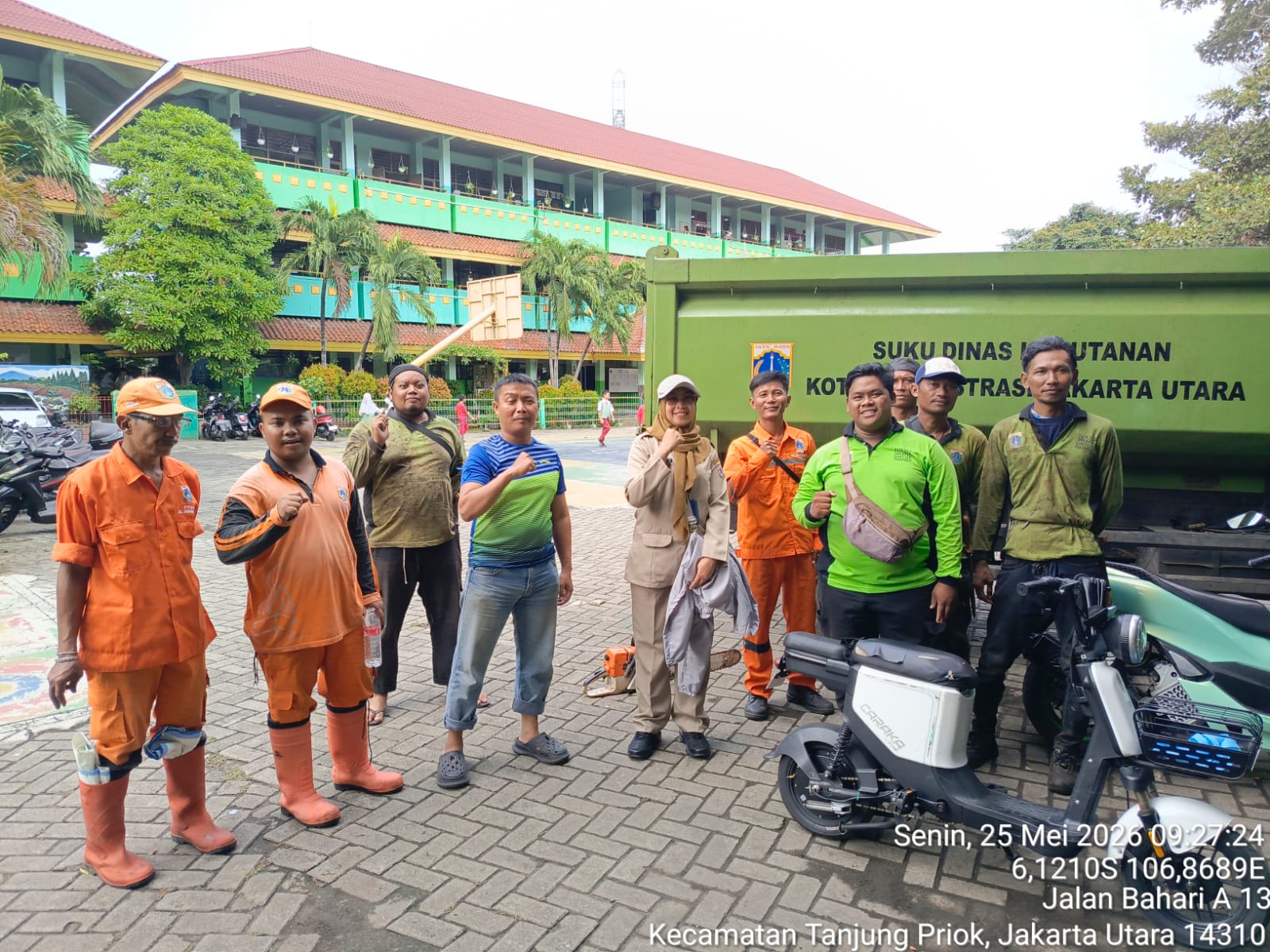 Monitoring Penopingan Pohon di Lokasi Penataan Kawasan Triwulan II RW.06 Kelurahan Tanjung Priok 2