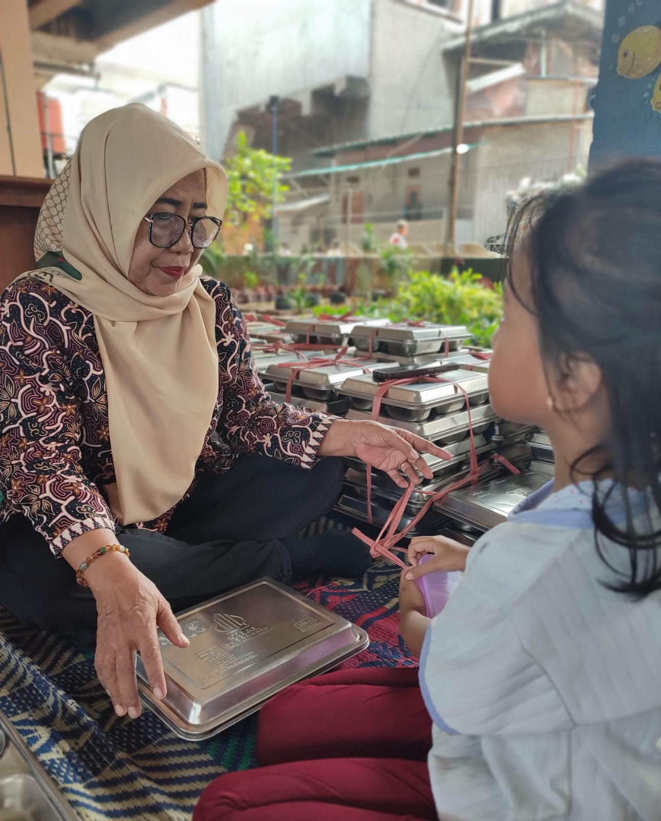 Pendistribusian MBG di RPTRA Berjalan Lancar, Warga Sambut Antusias 3