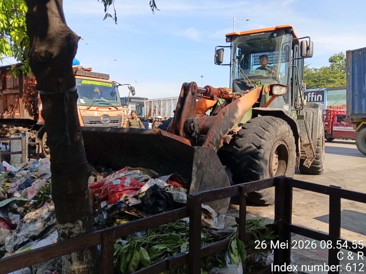 Monitoring dan Koordinasi Pengangkutan Sampah di Taman dan TPS Terminal Tanjung Priok 2