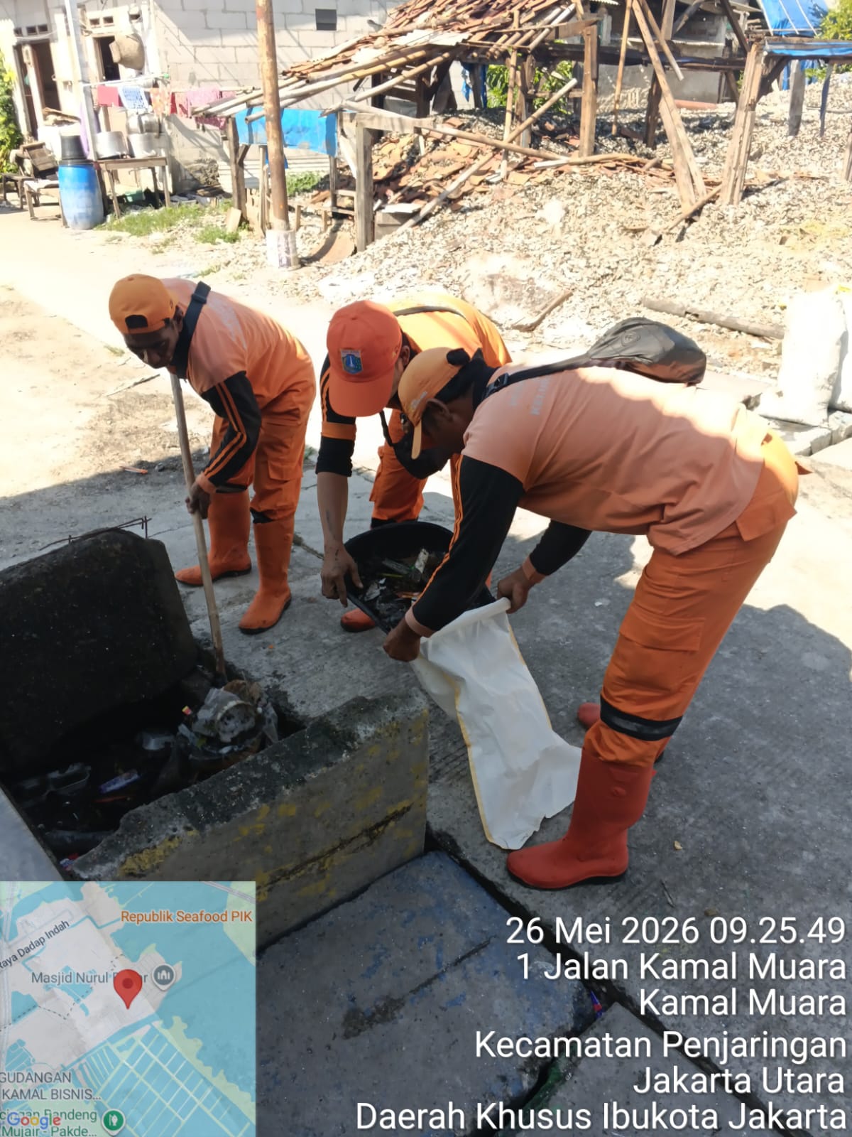 PPSU Kamal Muara Bergerak Cepat, Pembersihan Saluran Air di Gang Tongkol Perkuat Lingkungan Bersih dan Bebas Sumbatan 1