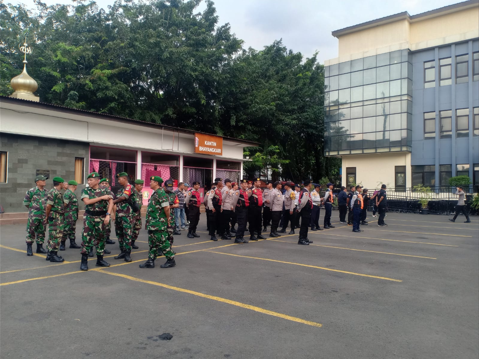 Lurah Kelapa Gading Timur Hadiri Apel Gelar Pasukan Pengamanan Malam Takbir dan Sholat Idul Adha 1447 H 3