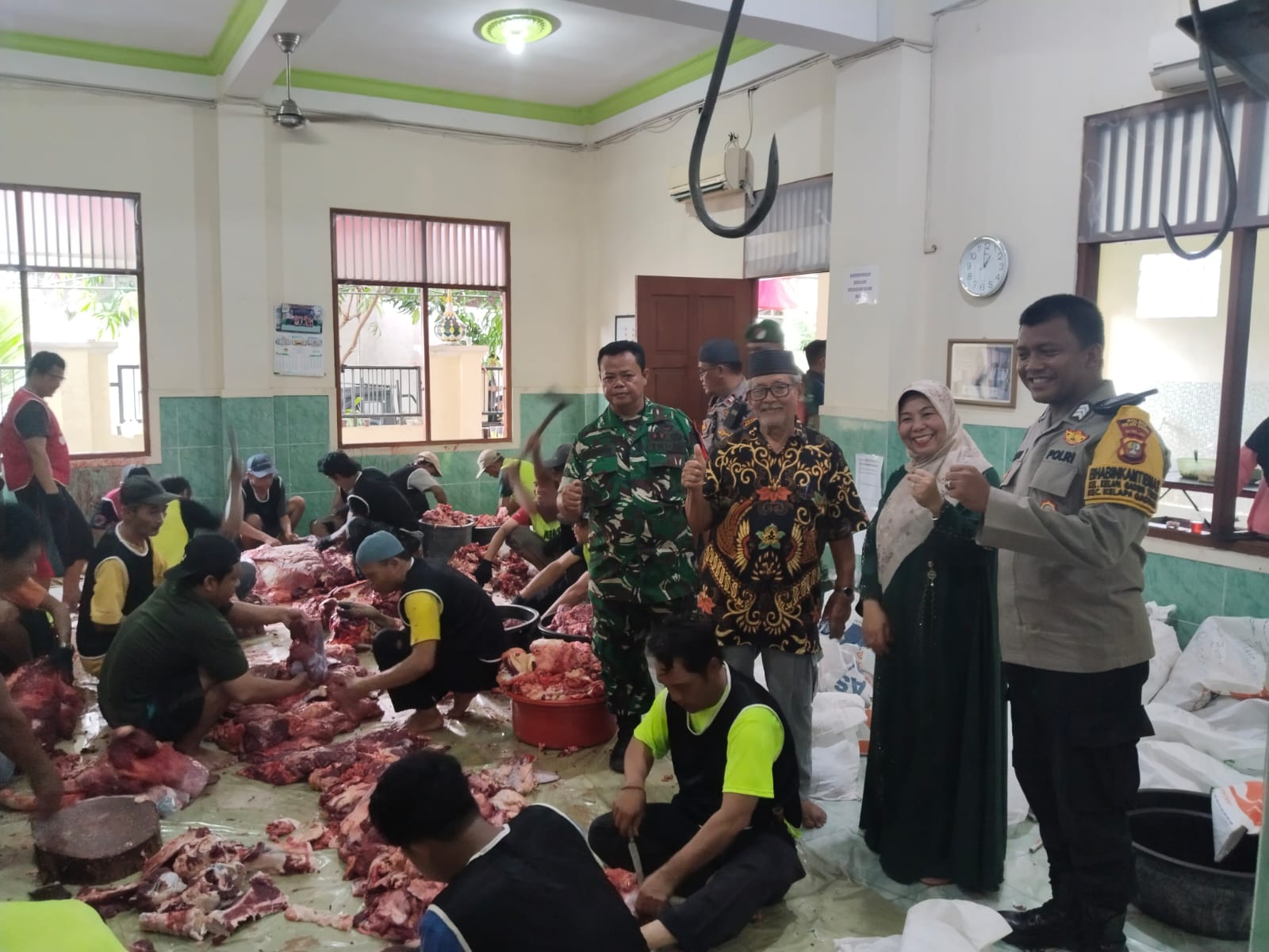 Bu Lurah Kelapa Gading Timur Monitoring Pemotongan Hewan Kurban di Wilayah Kelurahan 3