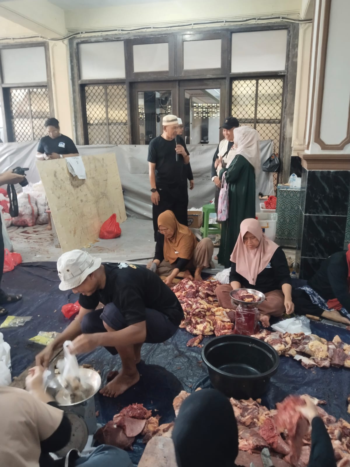 Bu Lurah Kelapa Gading Timur Monitoring Pemotongan Hewan Kurban di Wilayah Kelurahan 5