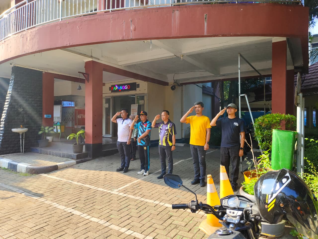Kelurahan Papanggo Gelar Apel Pagi dan Kerja Bakti Bersama Tingkatkan Disiplin serta Kebersihan Lingkungan Kantor 1