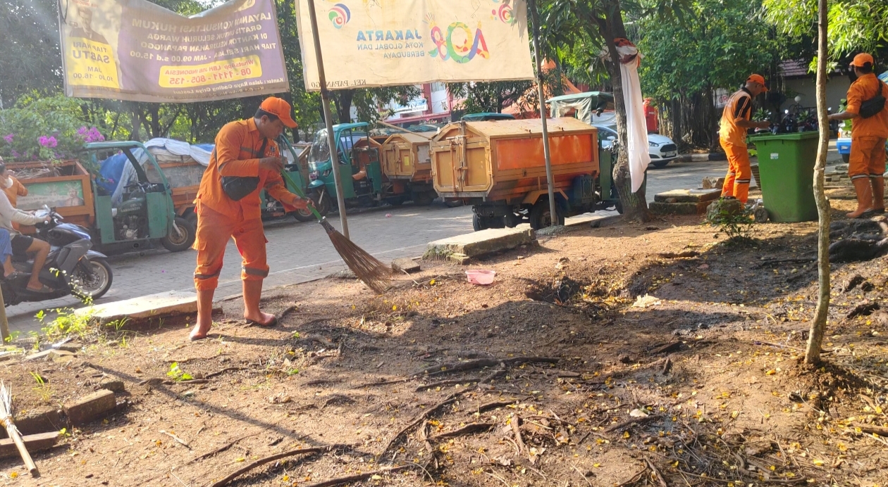 Kelurahan Papanggo Gelar Apel Pagi dan Kerja Bakti Bersama Tingkatkan Disiplin serta Kebersihan Lingkungan Kantor 4
