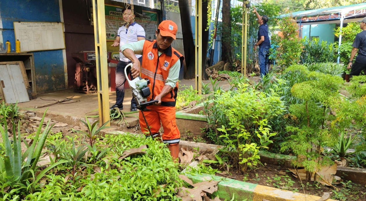 Kelurahan Papanggo Gelar Apel Pagi dan Kerja Bakti Bersama Tingkatkan Disiplin serta Kebersihan Lingkungan Kantor 3