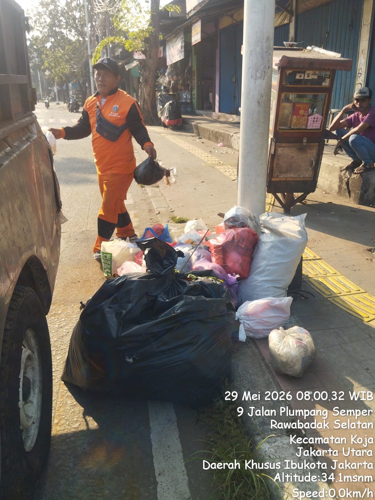 Pengangkutan Sampah Rutin di Wilayah Kelurahan Rawa Badak Selatan 3