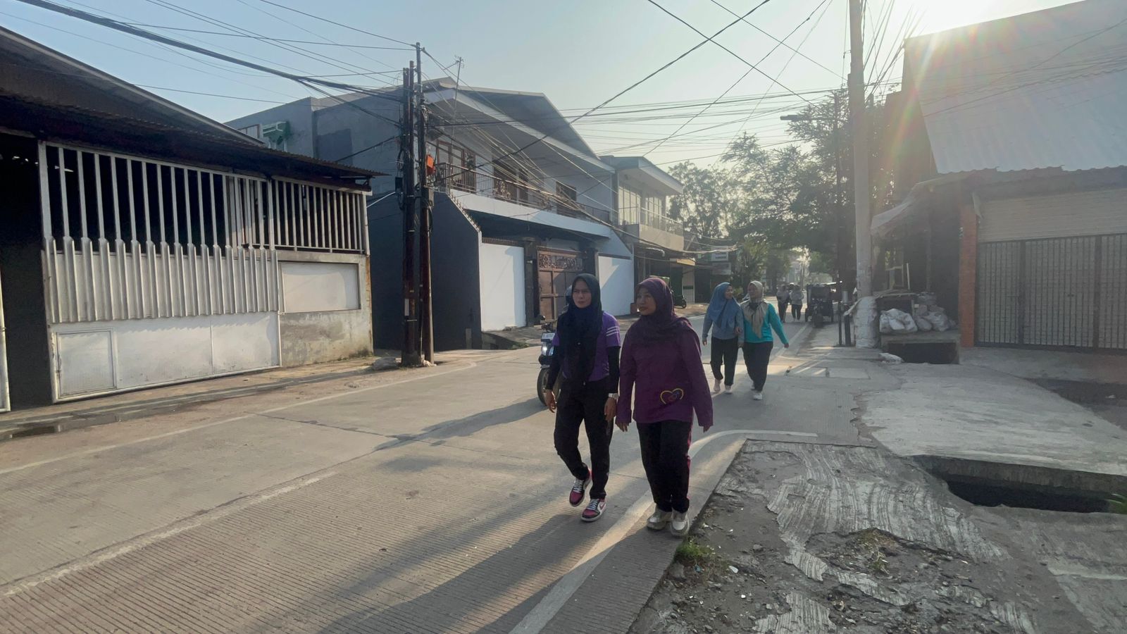 Kegiatan Jalan pagi sehat bersama jajaran Kelurahan Semper Barat 2
