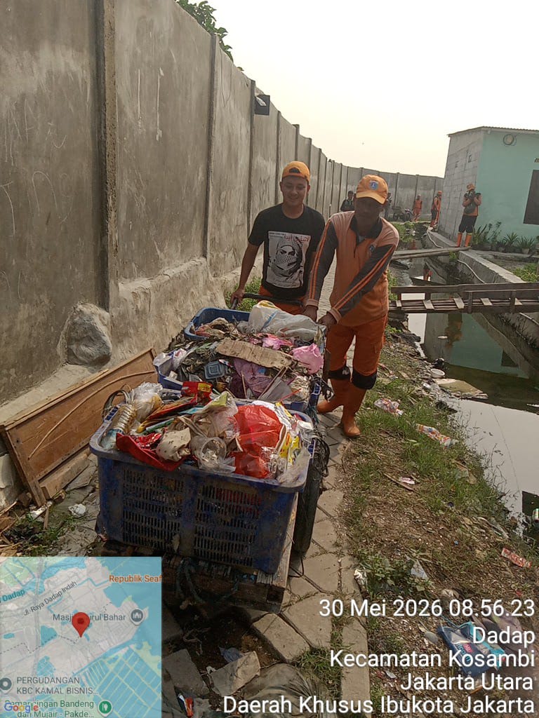 PPSU Kamal Muara Bergerak Cepat Tertibkan Sampah Liar, Lingkungan RW 01 Semakin Bersih dan Nyaman 3