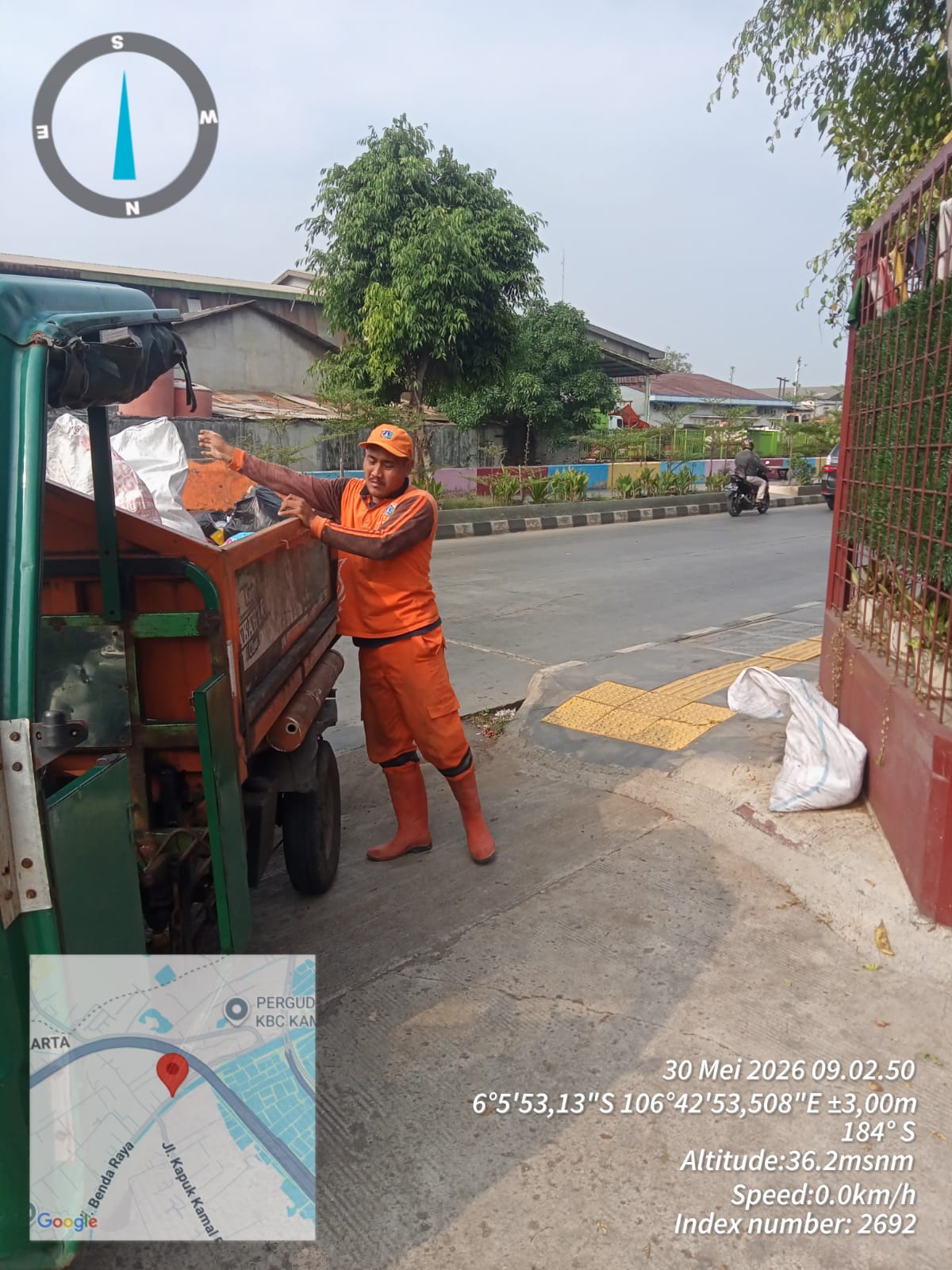 Tim Germot PPSU Kamal Muara Perkuat Kebersihan Wilayah, Pengangkutan Hasil Kerja Tim Jadi Langkah Nyata Jaga Lingkungan 2
