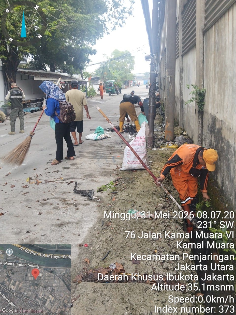 Sinergi Warga dan Unsur Wilayah Warnai Kerja Bakti di Kamal Muara, Wujudkan Lingkungan Bersih dan Nyaman 2