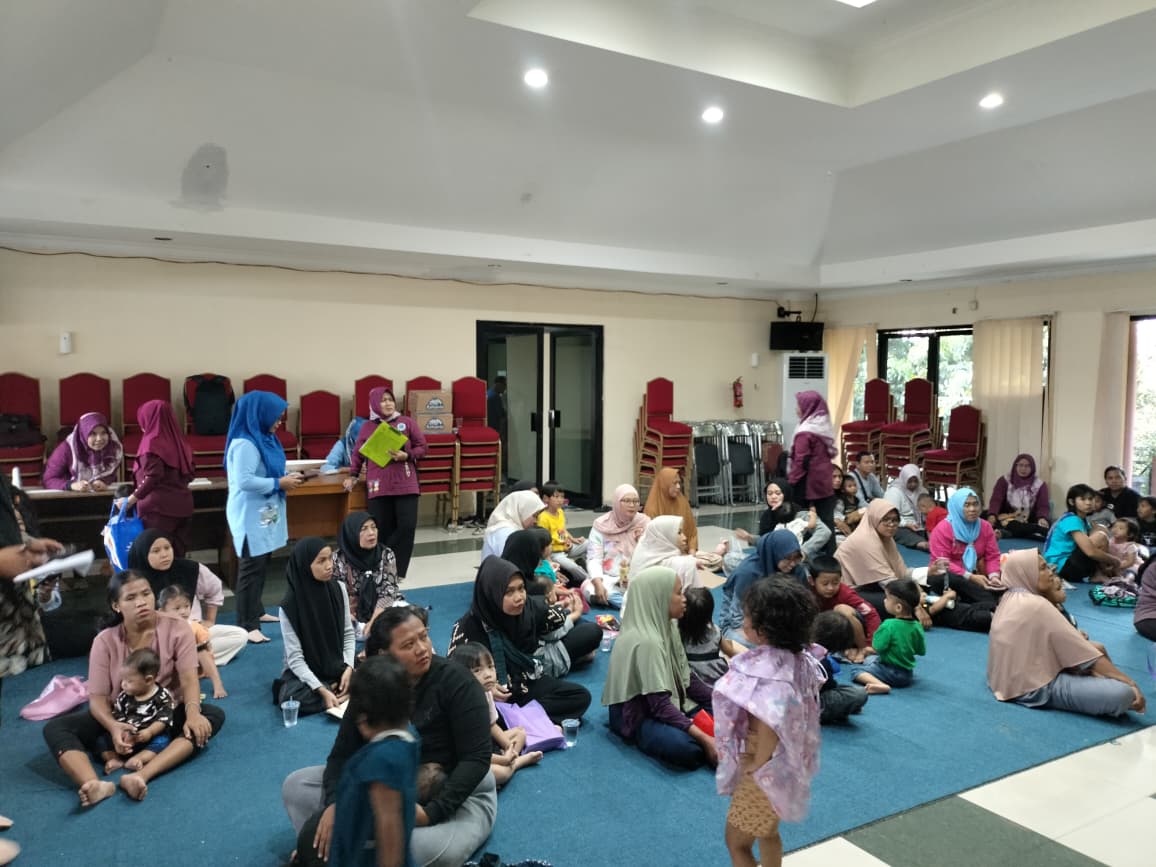 Pelaksanaan Kegiatan Pemberian Makanan Tambahan (PMT) Lokal di Aula Lantai 3 Kantor Kelurahan Tanjung Priok 1