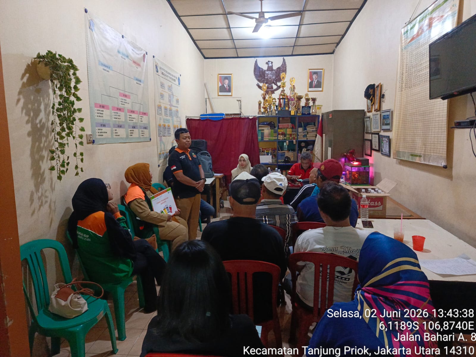 Sosialisasi Intruksi Gubernur Provinsi DKI Jakarta tentang Gerakan Pemilahan dan Pengolahan Sampah di RW.016 & RW.02 Kelurahan Tanjung Priok 2