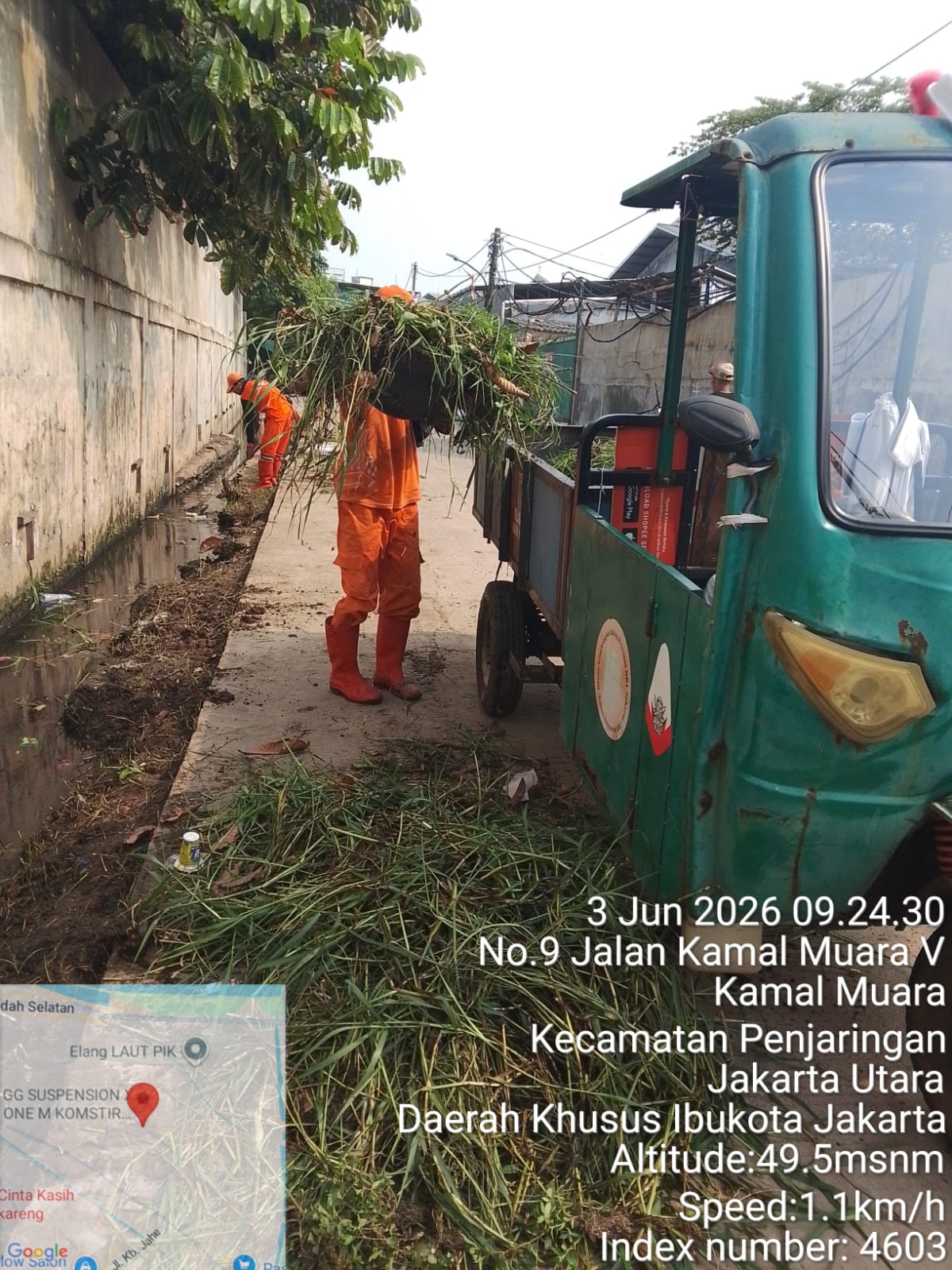 PPSU Kamal Muara Bergerak Cepat Tata Lingkungan, Pembersihan Saluran dan Pembabatan Rumput Liar Perkuat Kenyamanan Wilayah 2