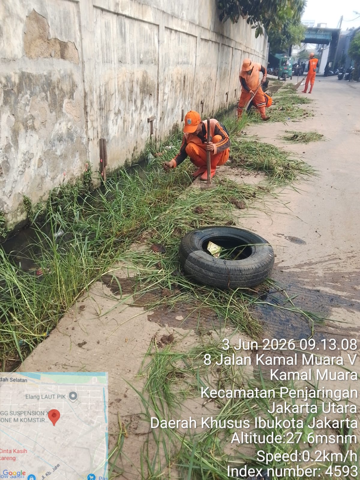 PPSU Kamal Muara Bergerak Cepat Tata Lingkungan, Pembersihan Saluran dan Pembabatan Rumput Liar Perkuat Kenyamanan Wilayah 1