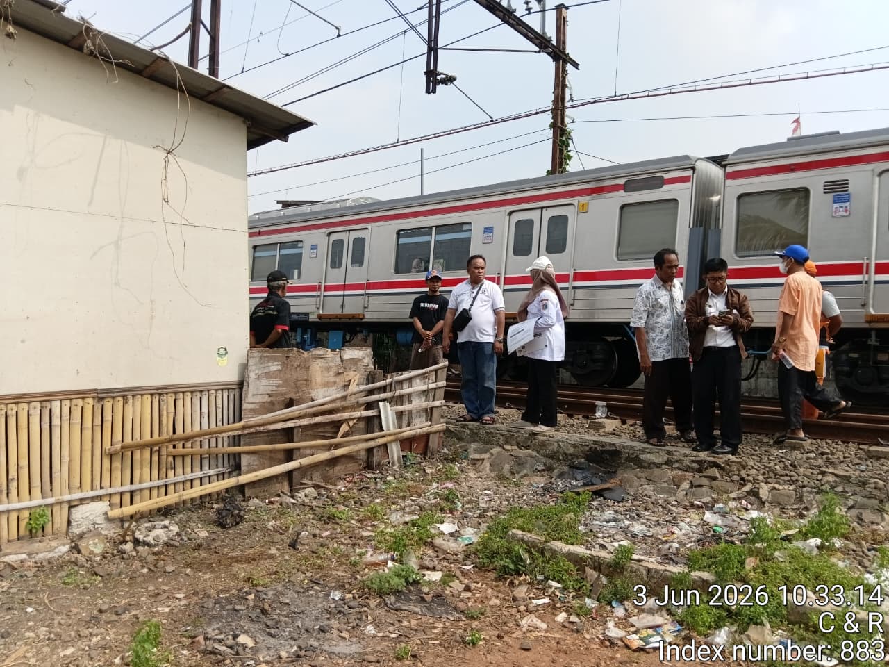 Cek Lokasi Laporan CRM Terkait Keberadaan Sampah di Sepanjang Rel Kereta Api RW.015 Kelurahan Tanjung Priok 1
