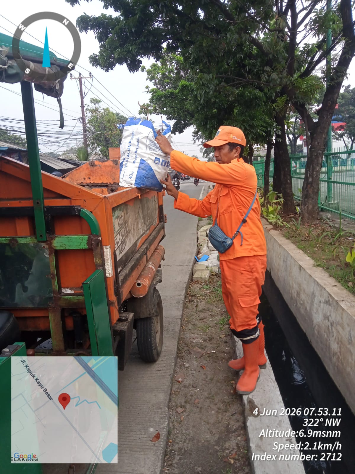 Tim Germot PPSU Kamal Muara Optimalkan Pengangkutan Hasil Kerja Lapangan Demi Lingkungan yang Bersih dan Tertata 2