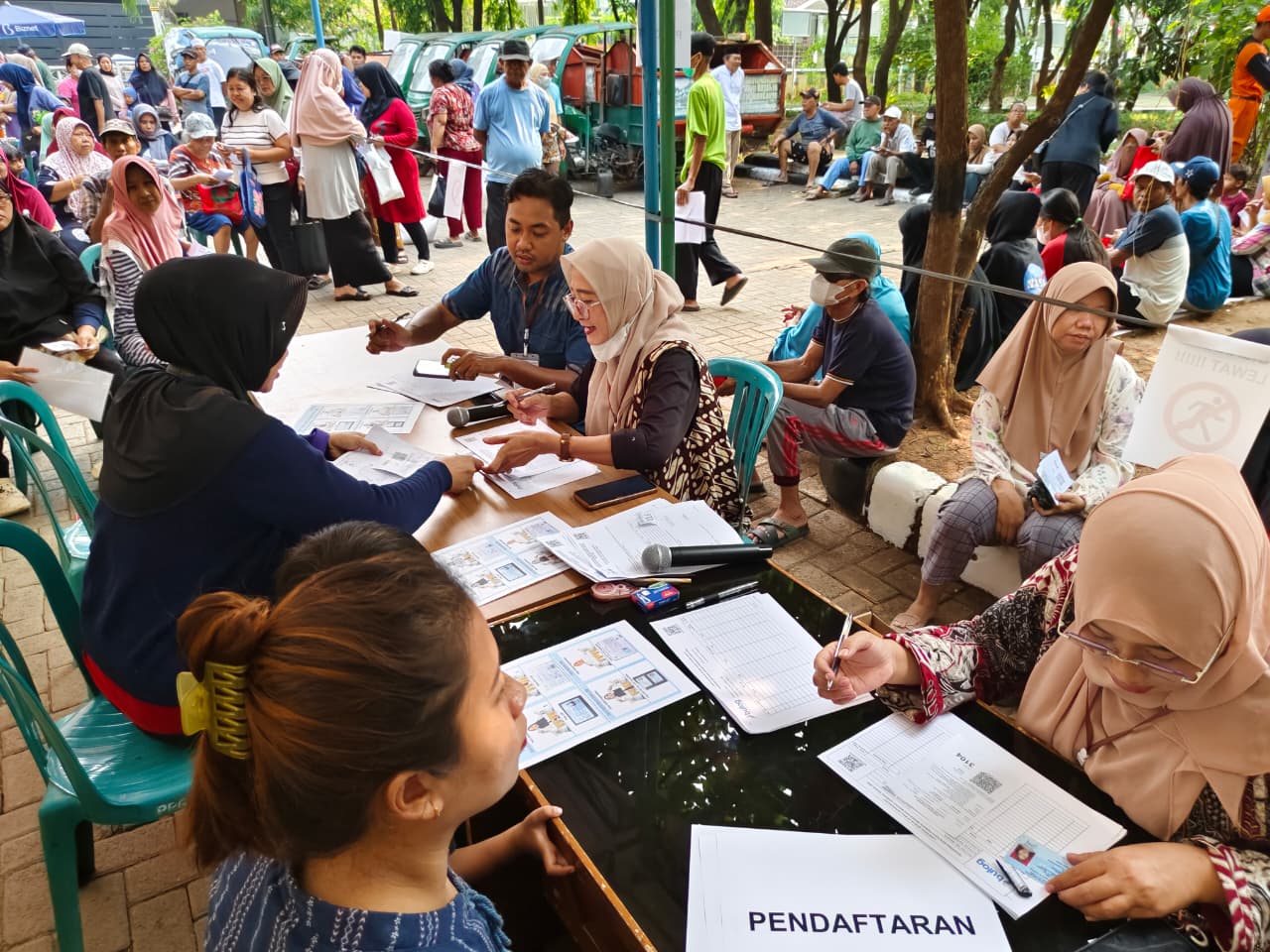 Kelurahan Papanggo Salurkan Bantuan Pangan Bulog kepada Warga Penerima Manfaat 1
