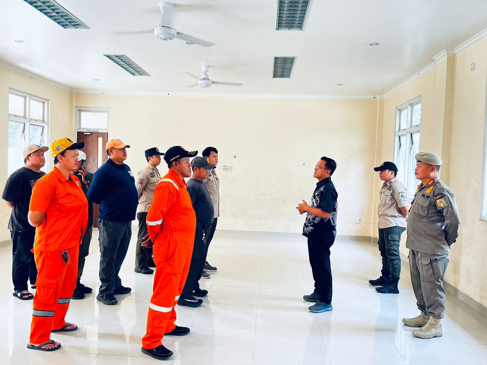 Pelatihan Pemasangan Tenda Darurat BPBD Provinsi DKI Jakarta di Sasana Krida Karang Taruna (SKKT) Kelurahan Tanjung Priok 5