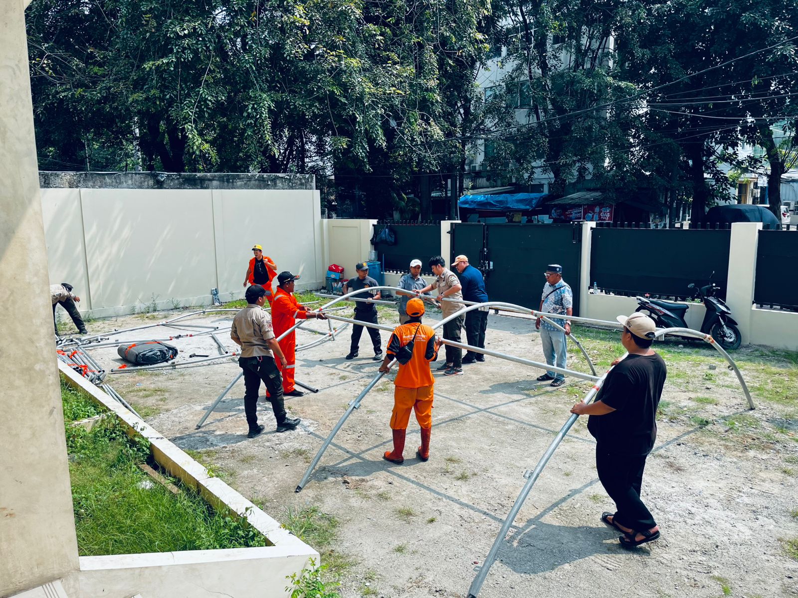 Pelatihan Pemasangan Tenda Darurat BPBD Provinsi DKI Jakarta di Sasana Krida Karang Taruna (SKKT) Kelurahan Tanjung Priok 4