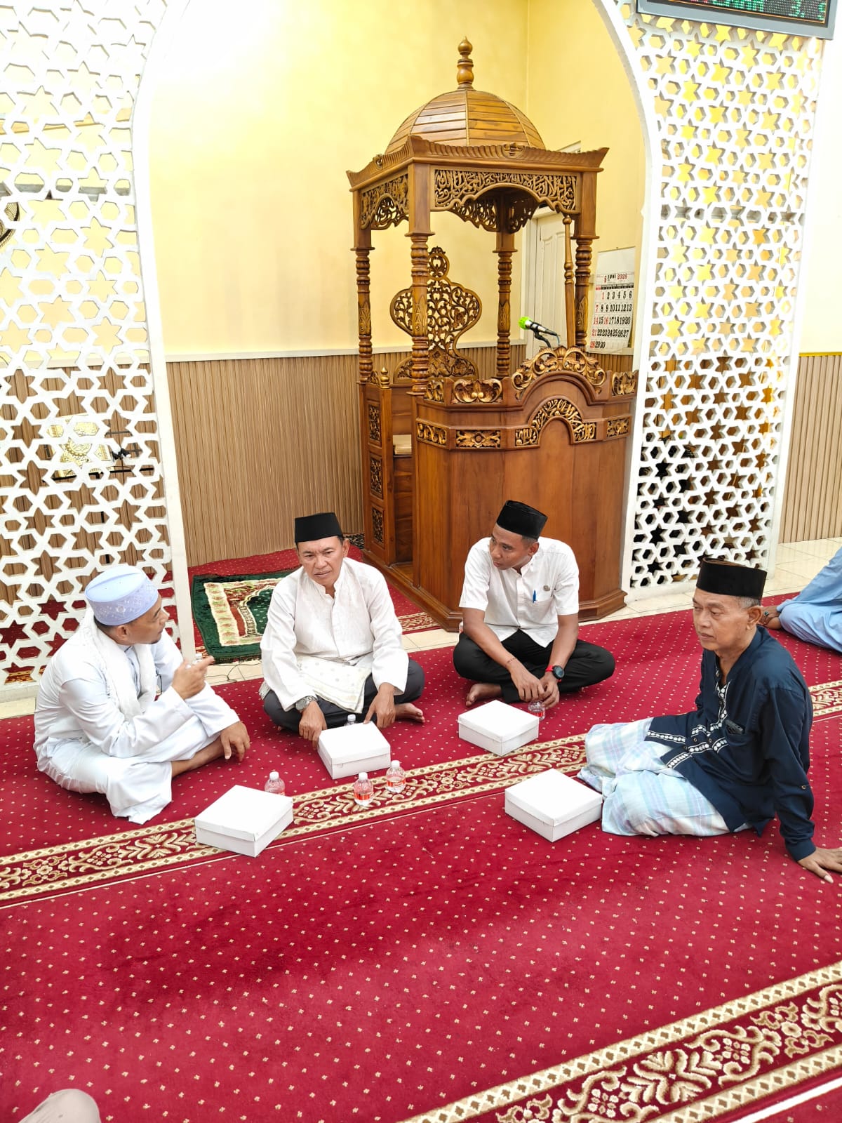 Lurah dan Jajaran Kelurahan Rawa Badak Selatan Laksanakan Shalat Jumat Bersama Warga di Masjid Al Amin RW 01 4