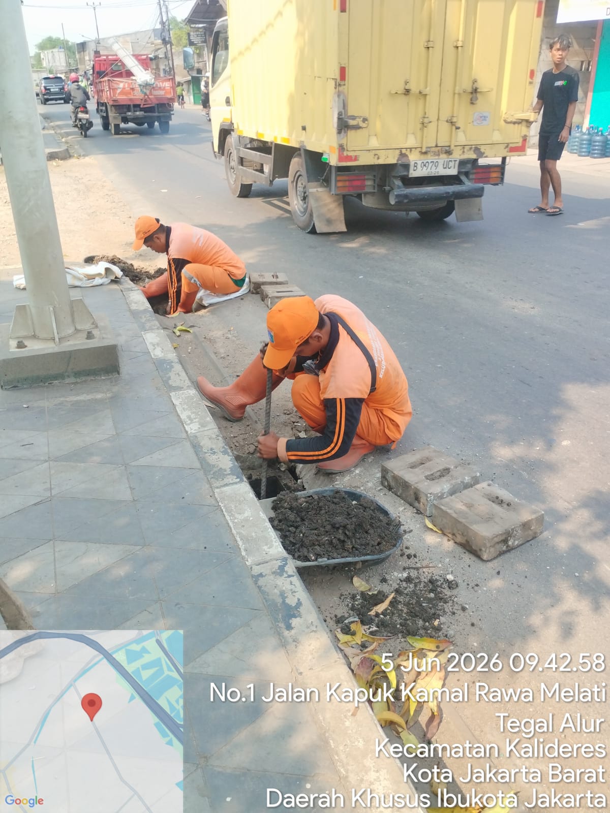 Tim Cepat 4 PPSU Kamal Muara Bergerak Jaga Kelancaran Tali Air Demi Lingkungan Bersih dan Nyaman 1