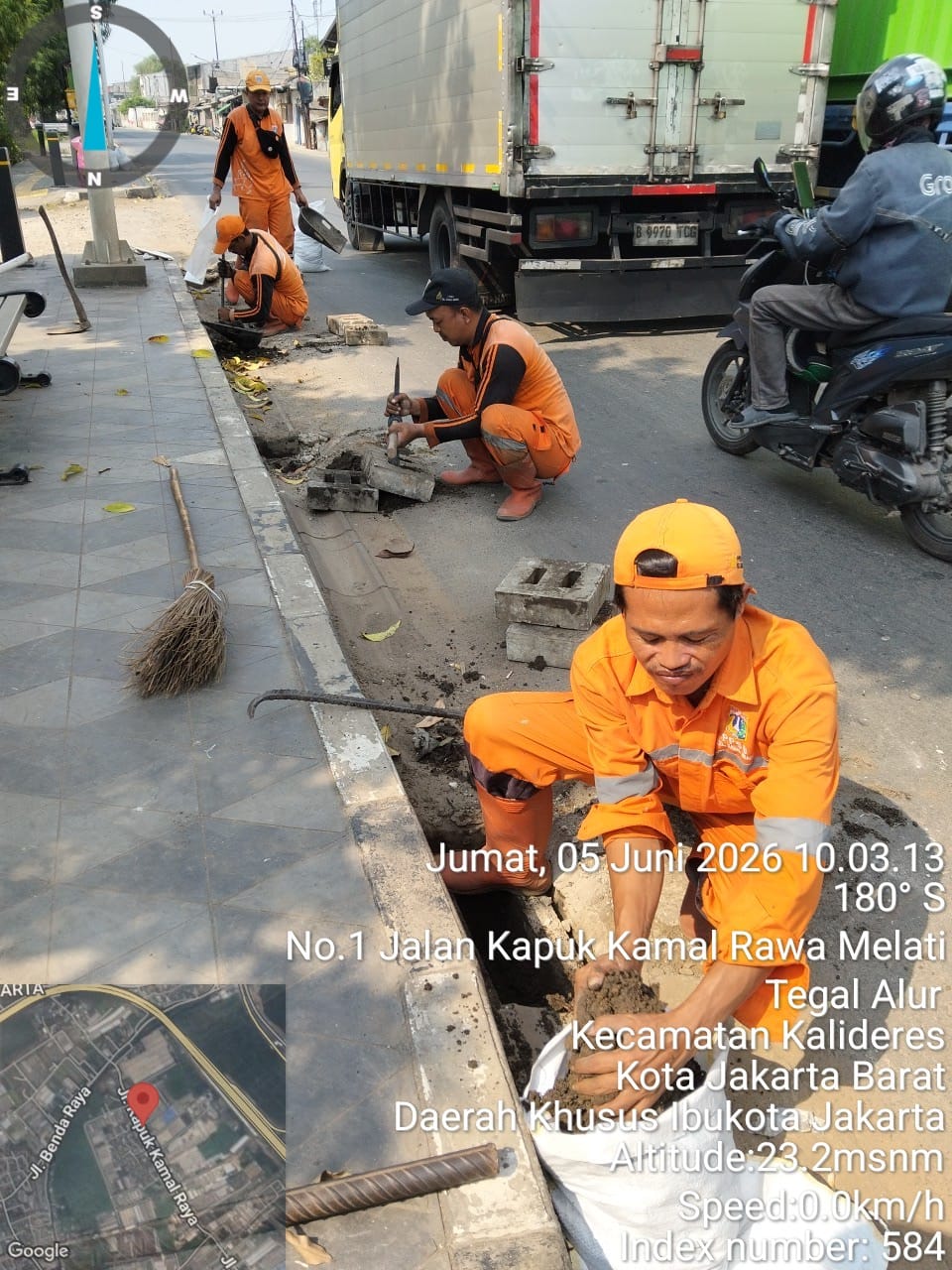 Tim Cepat 4 PPSU Kamal Muara Bergerak Jaga Kelancaran Tali Air Demi Lingkungan Bersih dan Nyaman 3