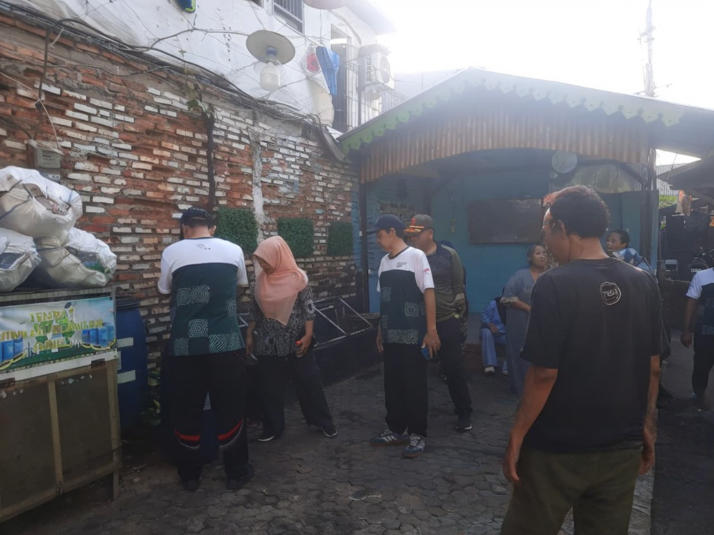 Lurah Kelapa Gading Timur Monitoring Kerja Bakti Lingkungan di RW 06 Sambut Tahun Baru Islam 1448 H dan HUT Jakarta ke-499 4