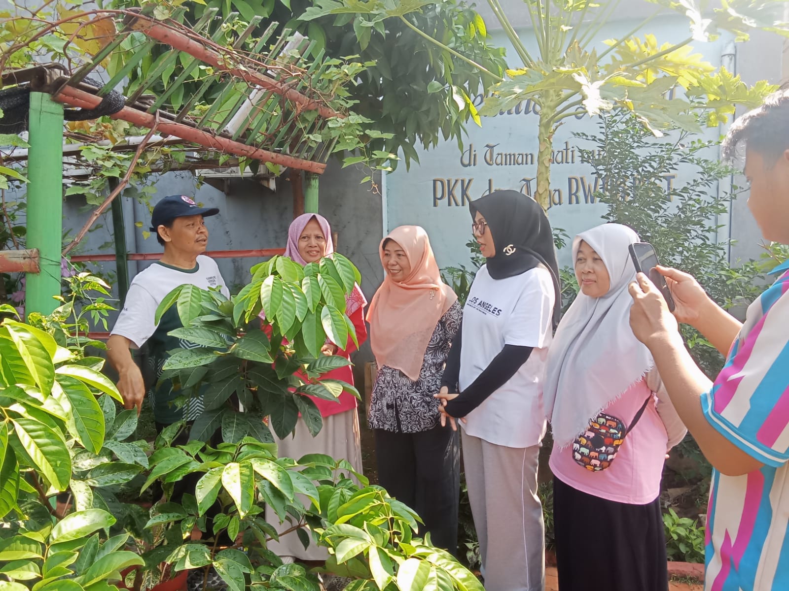 Lurah Kelapa Gading Timur Monitoring Kerja Bakti Lingkungan di RW 06 Sambut Tahun Baru Islam 1448 H dan HUT Jakarta ke-499 5