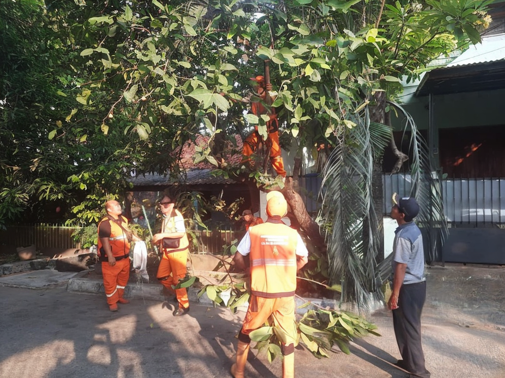 Lurah Kelapa Gading Timur Monitoring Kerja Bakti Lingkungan di RW 06 Sambut Tahun Baru Islam 1448 H dan HUT Jakarta ke-499 3