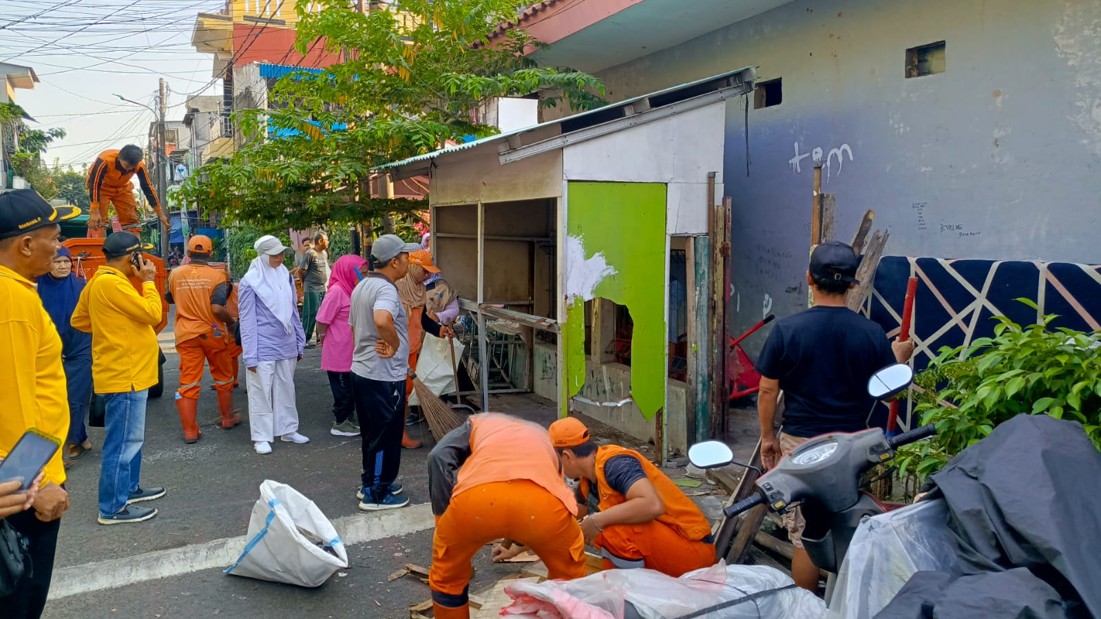Kerja Bakti di Wiyalah RW.01 Kelurahan Tanjung Priok 3