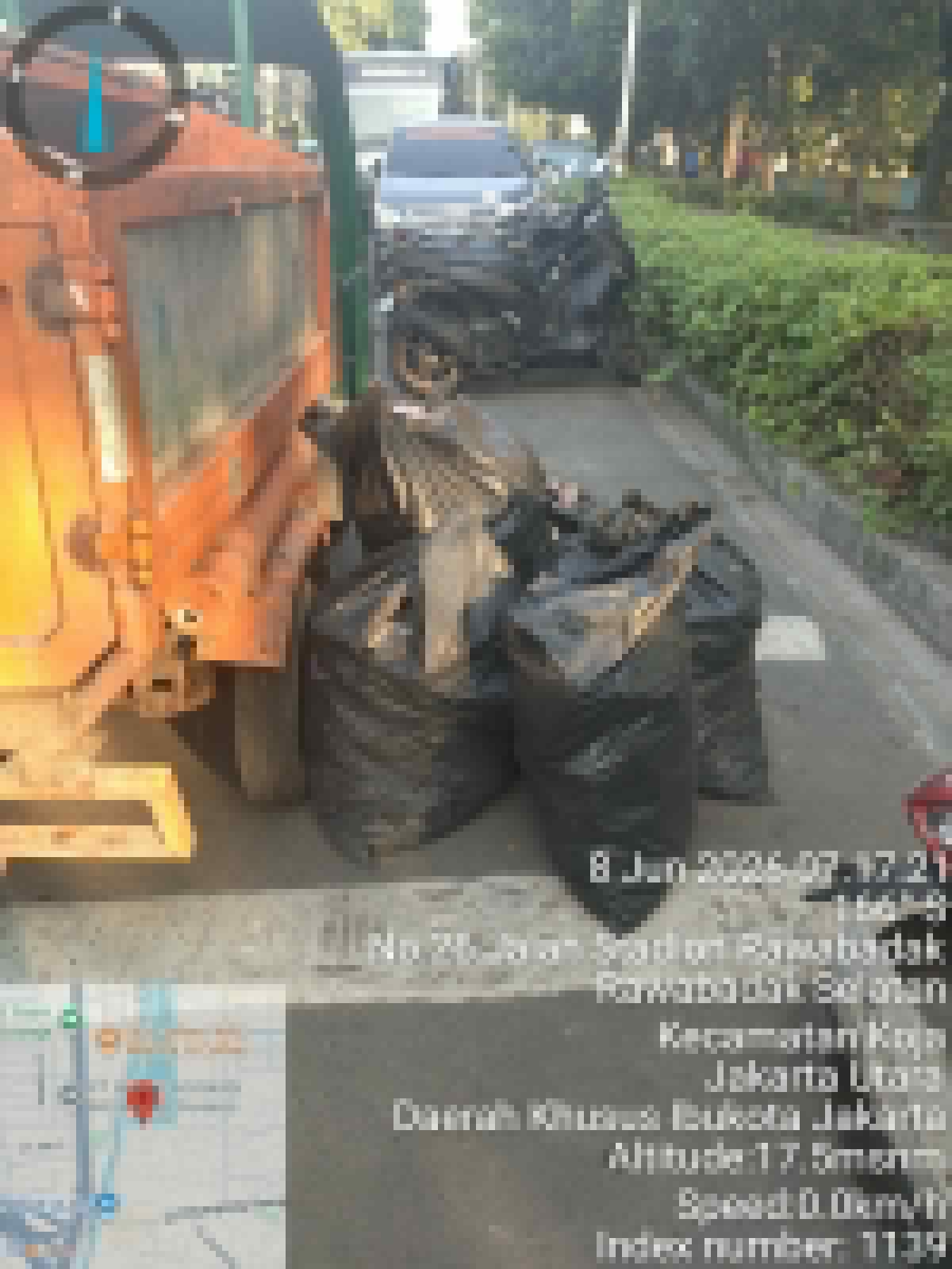 PPSU Kelurahan Rawa Badak Selatan Laksanakan Pengangkutan Sampah Warga untuk Menjaga Kebersihan Lingkungan 4