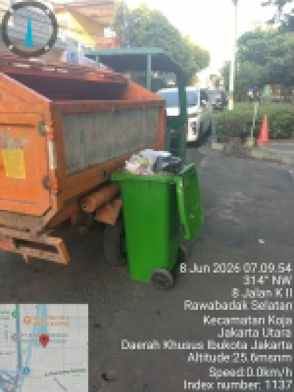 PPSU Kelurahan Rawa Badak Selatan Laksanakan Pengangkutan Sampah Warga untuk Menjaga Kebersihan Lingkungan 5
