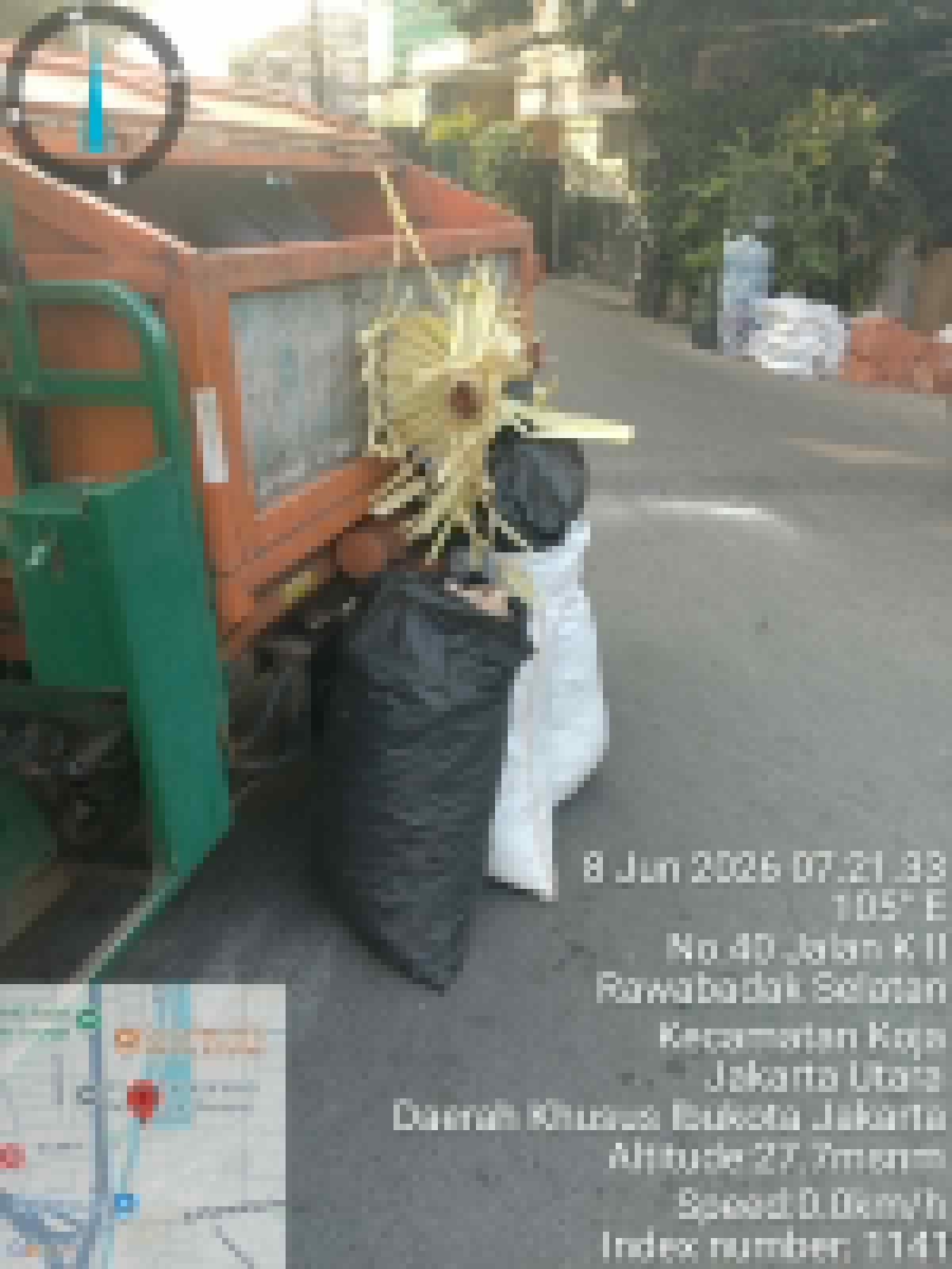 PPSU Kelurahan Rawa Badak Selatan Laksanakan Pengangkutan Sampah Warga untuk Menjaga Kebersihan Lingkungan 3
