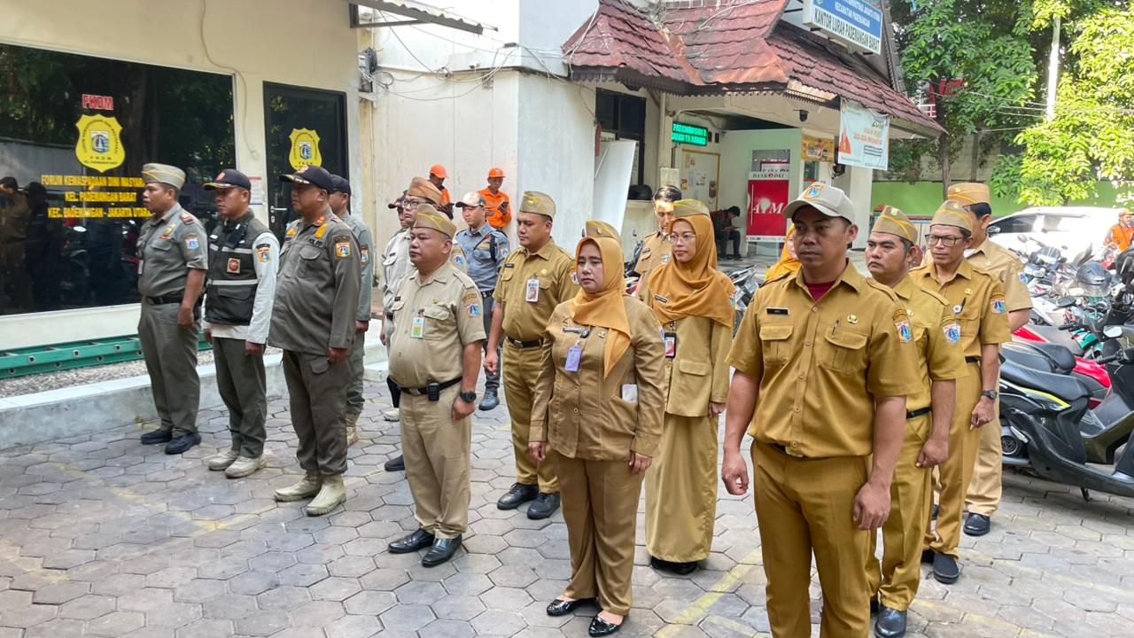 Apel Pagi ASN Kelurahan Pademangan Barat Tekankan Disiplin dan Profesionalisme Pelayanan 2