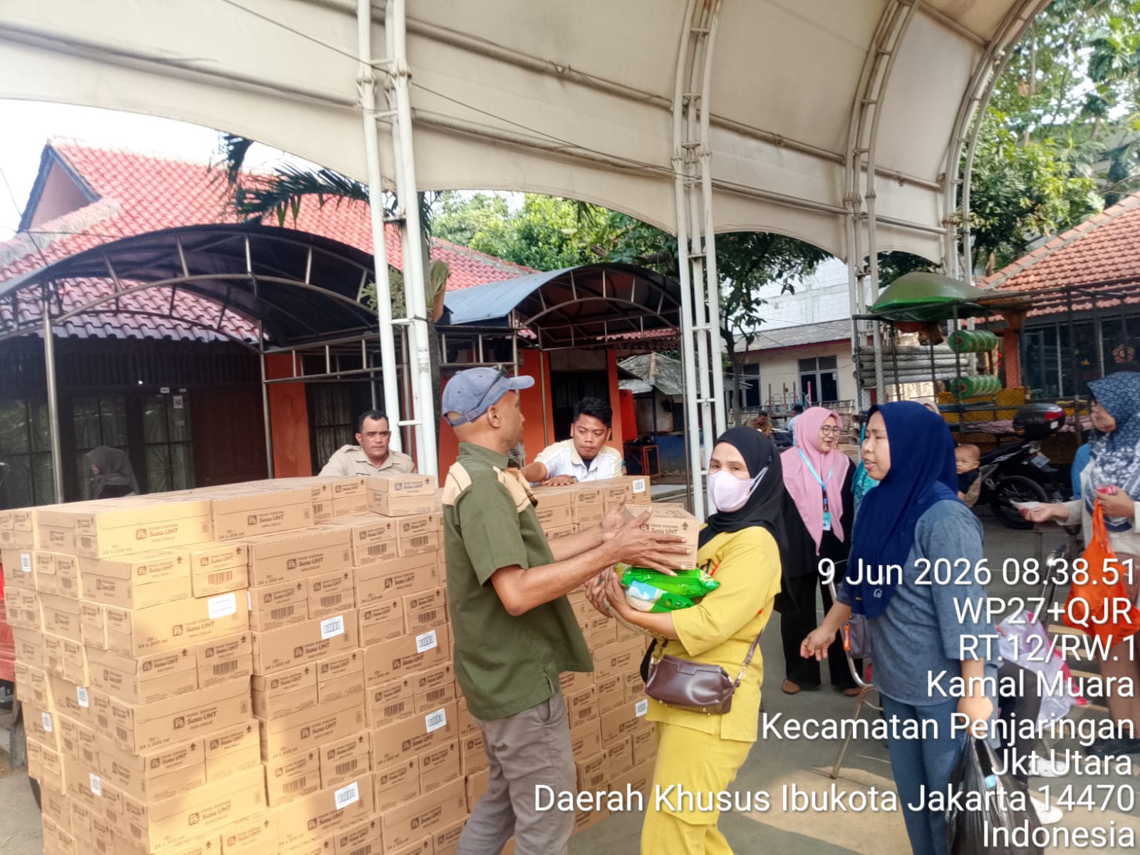 Pelayanan pangan bersubsidi di Kelurahan Kamal Muara menjadi langkah nyata mendukung kesejahteraan masyarakat melalui penyediaan kebutuhan pokok yang terjangkau 1