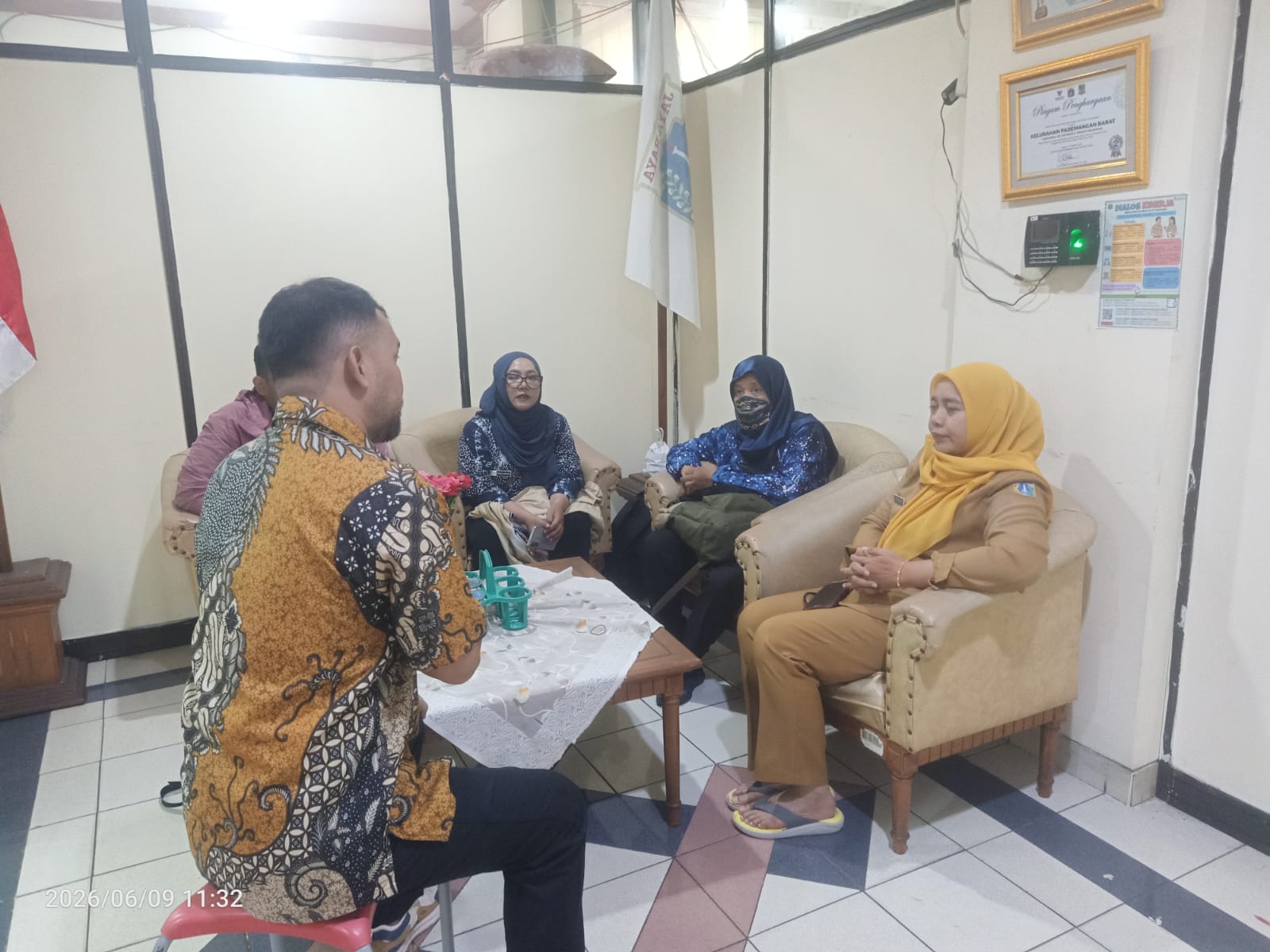 Kasi Kesra Kelurahan Pademangan Barat Terima Kunjungan Petugas Kemensos Terkait Program Keluarga Harapan 1
