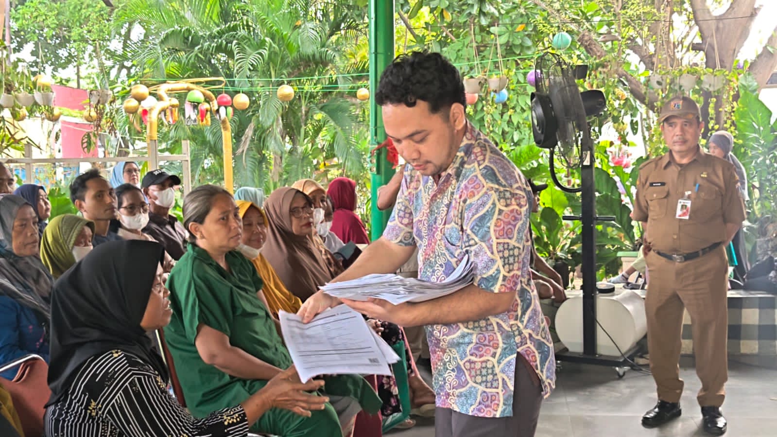 Monitoring Pembagian Kartu PKD, Kelurahan Rawa Badak Selatan Pastikan Bantuan Sosial Tepat Sasaran 4