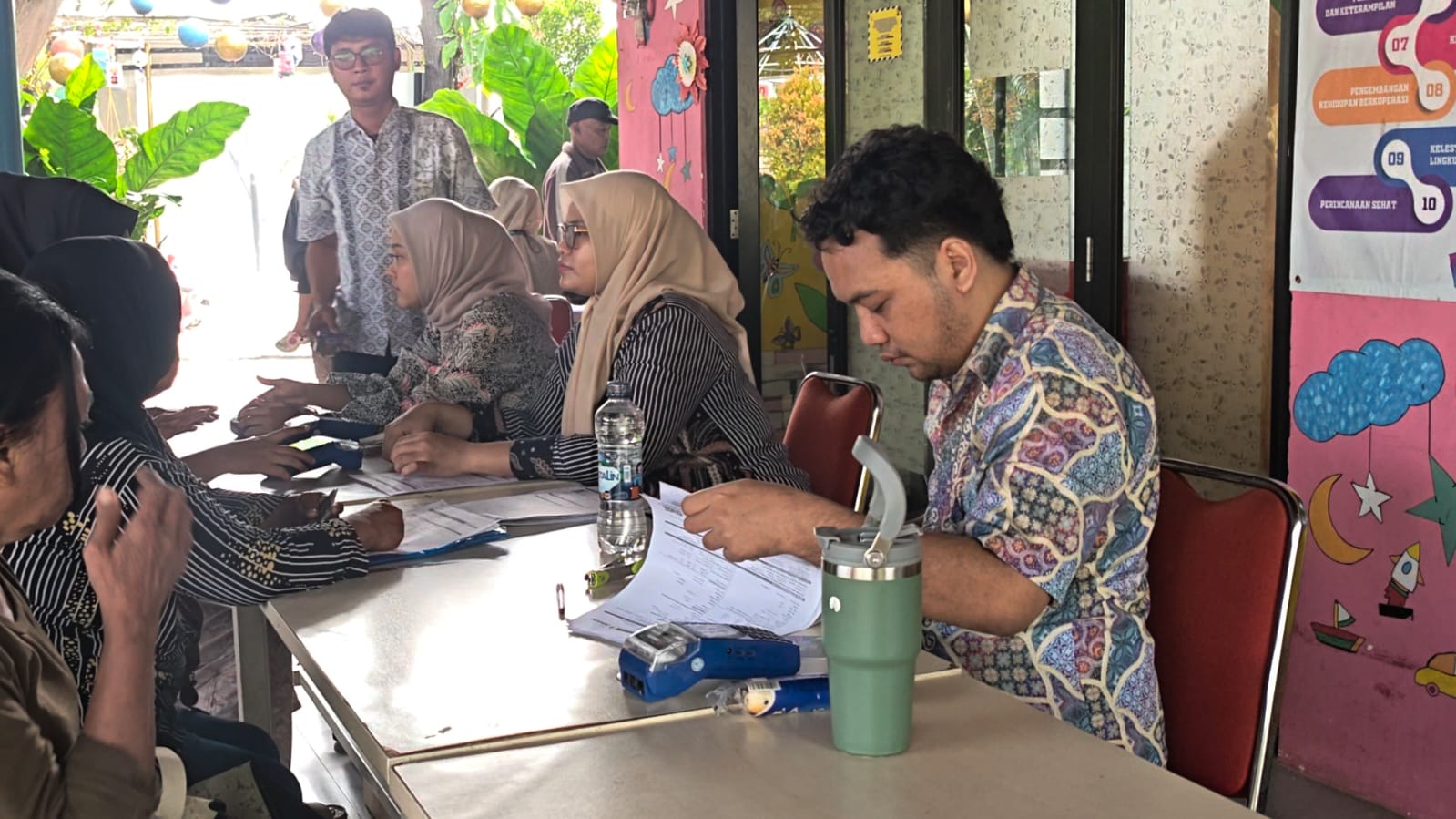 Monitoring Pembagian Kartu PKD, Kelurahan Rawa Badak Selatan Pastikan Bantuan Sosial Tepat Sasaran 2