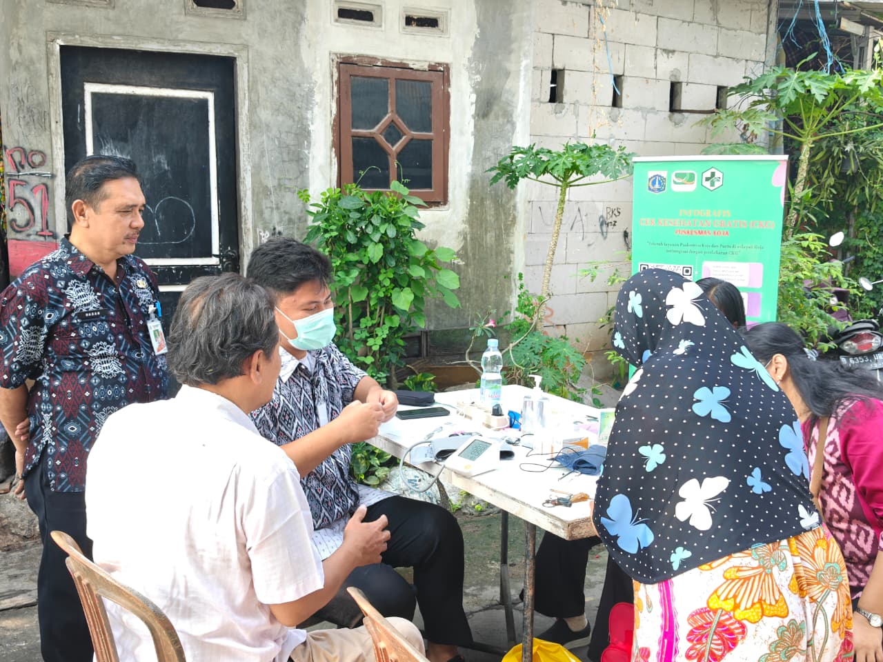Monitoring Pelayanan Pemeriksaan Kesehatan Gratis di Kelurahan Rawa Badak Selatan 4