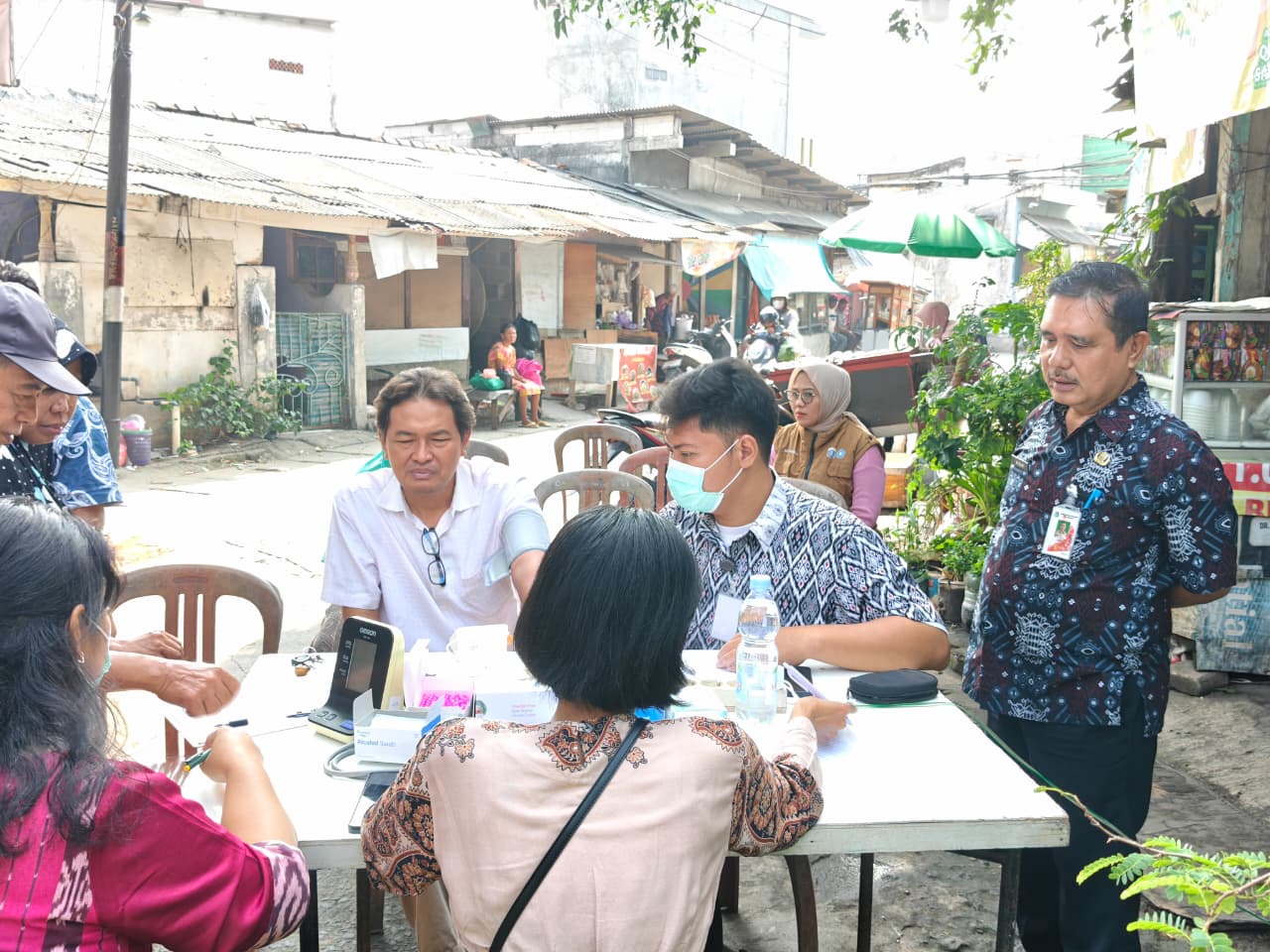 Monitoring Pelayanan Pemeriksaan Kesehatan Gratis di Kelurahan Rawa Badak Selatan 3