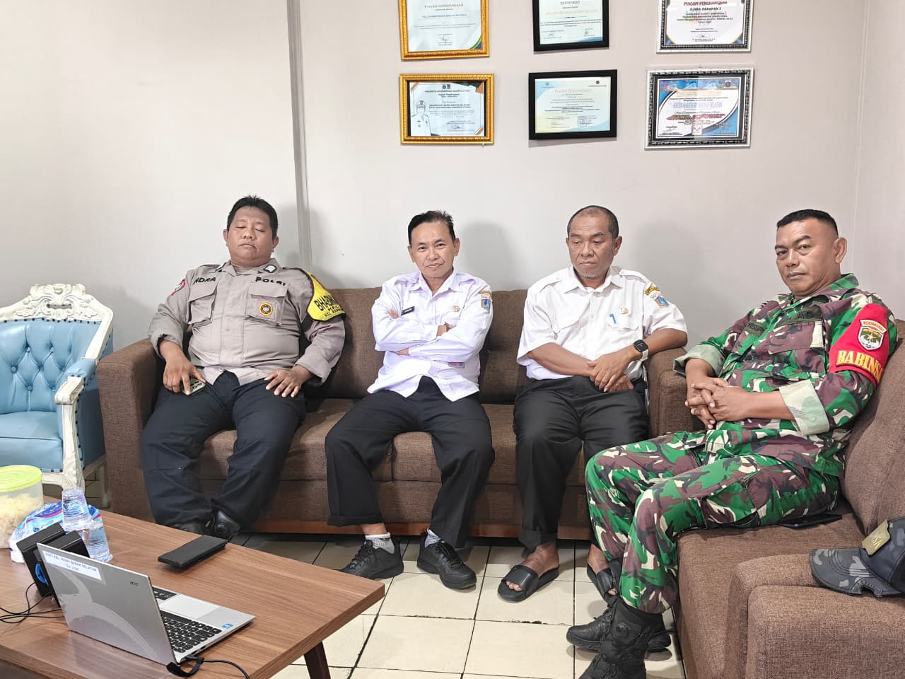 Lurah Rawa Badak Selatan Mengikuti Zoom Meeting Bersama Unsur Pemerintahan dan Keamanan Wilayah 1