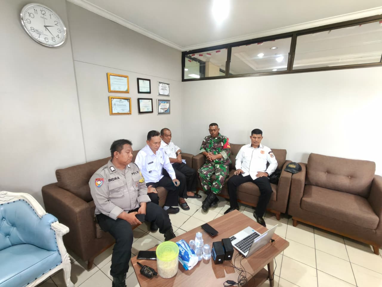 Lurah Rawa Badak Selatan Mengikuti Zoom Meeting Bersama Unsur Pemerintahan dan Keamanan Wilayah 3