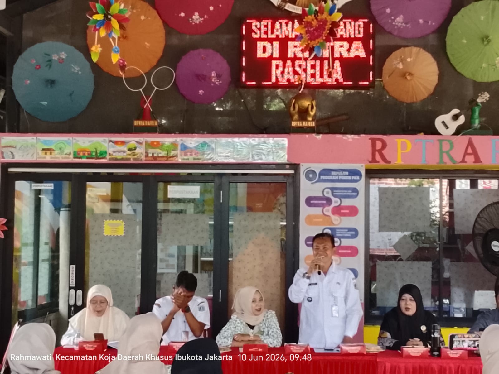 Pertemuan Rutin PKK Tingkat Kelurahan dan Sosialisasi Pilah Sampah Tingkatkan Kepedulian Lingkungan di Rawa Badak Selatan 3