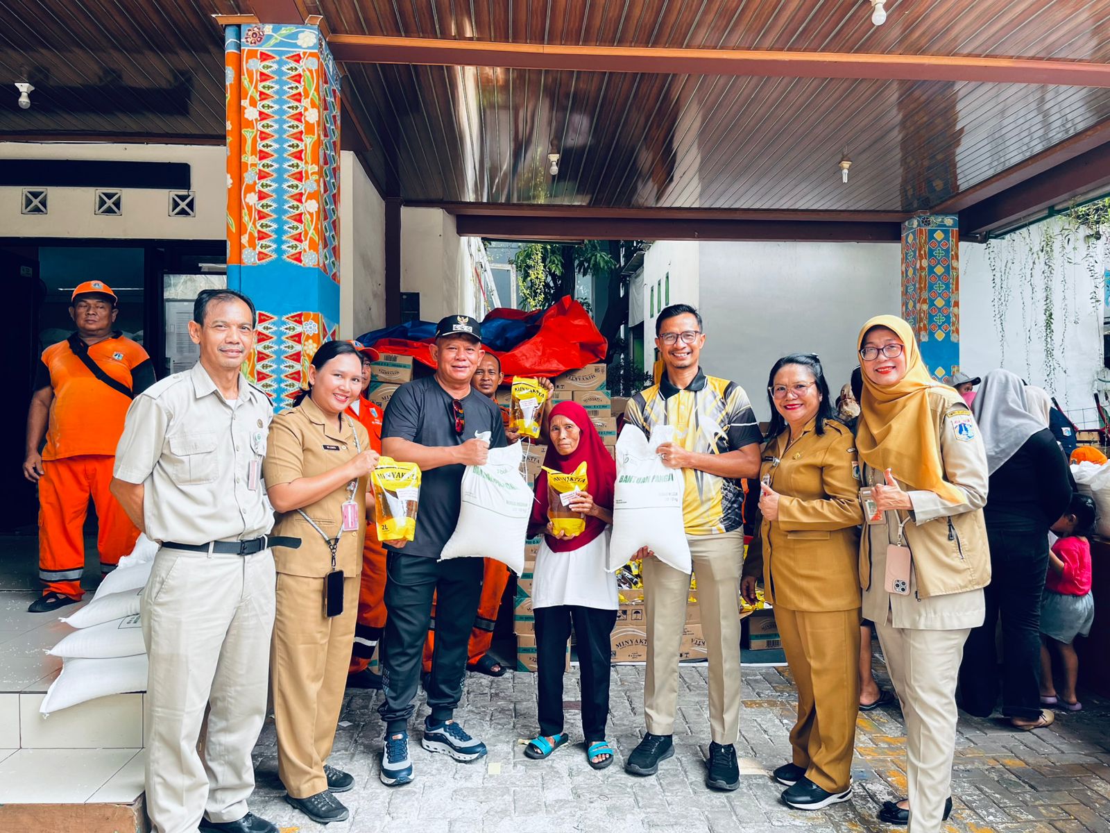 Pembagian Bantuan Pangan Beras Bulog di Kelurahan Tanjung Priok 3